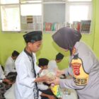 Kapolresta Cirebon, Kombes Pol Sumarni, S.I.K, S.H, M.H, bagikan paket makanan sehat gratis kepada santri