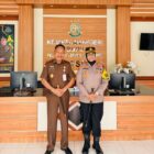 Kapolres Buru, AKBP Sulastri Sukidjang, S.H., S.I.K., M.M., mengadakan silaturahmi dengan Kajari Buru, Ardiannus Notanubun, S.H., dalam rangka memperkuat kerjasama Criminal Justice System (CJS) di wilayah hukum Buru