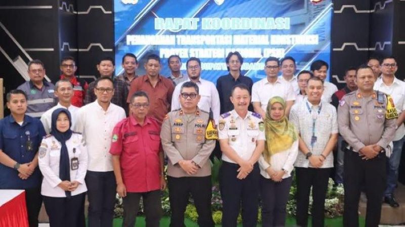 Pihak subkontraktor pembangunan Tol Patimban di Subang, Jawa Barat, telah sepakat untuk mematuhi Peraturan Bupati Nomor 28 Tahun 2023 yang membatasi waktu operasional kendaraan angkutan barang di wilayah Subang