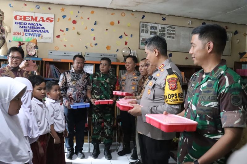 AKBP Tri Suhartanto, menyatakan bahwa program ini merupakan bagian dari persiapan implementasi program pemberian makan sehat yang diusung oleh Presiden Prabowo Subianto dan Wakil Presiden Gibran Rakabuming Raka