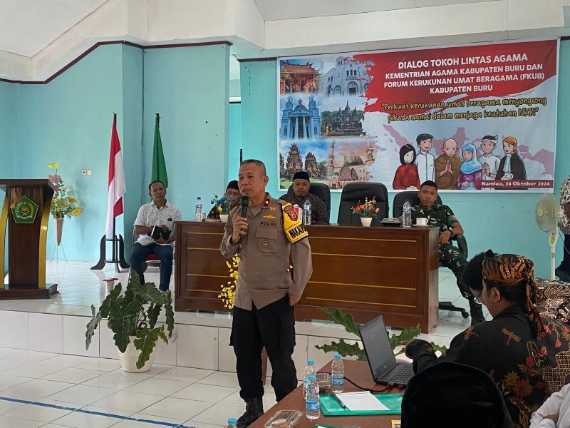Waka Polres Buru, Kompol H. Akmil Djapa, berperan aktif dalam kegiatan dialog tersebut. Kehadirannya menegaskan komitmen Polri dalam mendukung upaya menjaga kerukunan antarumat beragama