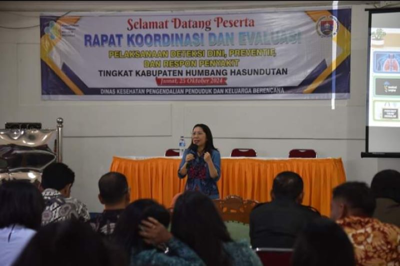 Pemerintah Kabupaten Humbang Hasundutan melalui Dinas Kesehatan Pengendalian Penduduk dan Keluarga Berencana (P2KB) menyelenggarakan Rapat Koordinasi (Rakor) dan evaluasi pelaksanaan deteksi dini, preventif, serta respon penyakit