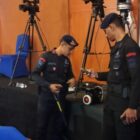 jelang debat terbuka Pilkada calon gubernur dan wakil gubernur Maluku periode 2024-2025, Unit Penjinak Bom (Jibom) dan KBRN (Kimia, Biologi, Radioaktif, dan Nuklir) dari Detasemen Gegana, Satuan Brimob Polda Maluku, melakukan sterilisasi menyeluruh di lokasi debat dan sekitarnya