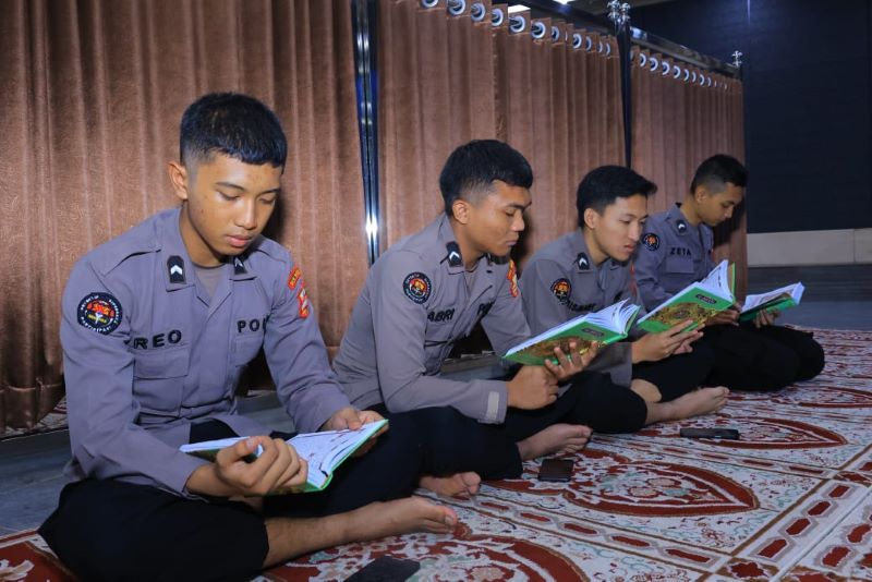 Divisi Humas Polri menggelar acara khatam Al-Qur’an sebanyak 73 kali dalam rangka memperingati Hari Jadi Humas Polri ke-73