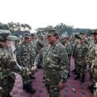 Presiden Prabowo Subianto mengungkap alasan unik mengapa para menteri Kabinet Merah Putih diangkut menggunakan pesawat angkut militer Hercules tipe C-130J milik TNI AU menuju Akademi Militer (Akmil) di Lembah Tidar, Magelang, Jawa Tengah