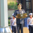 Inspektur Pengawasan Umum (Irwasum) Polri Komjen Pol Ahmad Dofiri memimpin upacara peringatan Hari Sumpah Pemuda ke-96 yang diadakan di Lapangan Bhayangkara, Mabes Polri, pada Senin (28/10/2024)