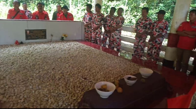 Dalam memperingati Hari Sumpah Pemuda ke-96, Organisasi Kemasyarakatan (Ormas) Pemuda Batak Bersatu (PBB) se-Kabupaten Humbang Hasundutan (Humbahas) melaksanakan kegiatan 'touring' atau konvoi sepeda motor secara bersama-sama, menuju makam pahlawan nasional Raja Sisingamangaraja XII