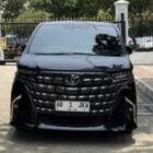 Pihak Istana telah menyiapkan akomodasi khusus bagi Presiden Joko Widodo setelah menyelesaikan masa jabatannya pada 20 Oktober 2024. Salah satu kendaraan yang disiapkan untuk mantan presiden tersebut adalah mobil Toyota Alphard berplat nomor 'AD 1 JKW'