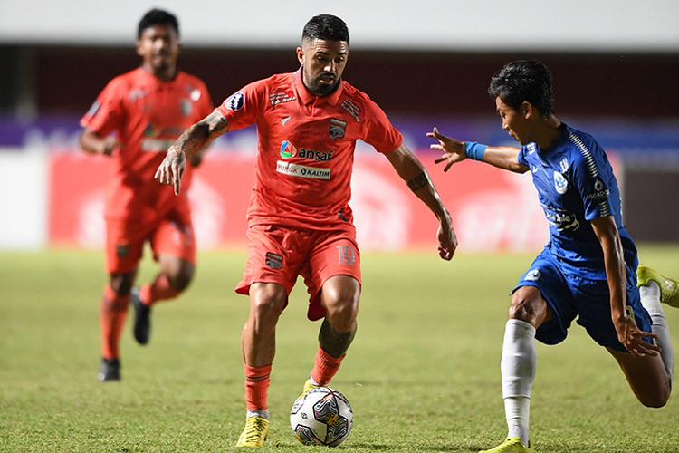 Pertandingan antara Arema FC dan Malut United dalam lanjutan Liga 1 Indonesia 2024/25 dipastikan akan menjadi laga yang seru dan ketat