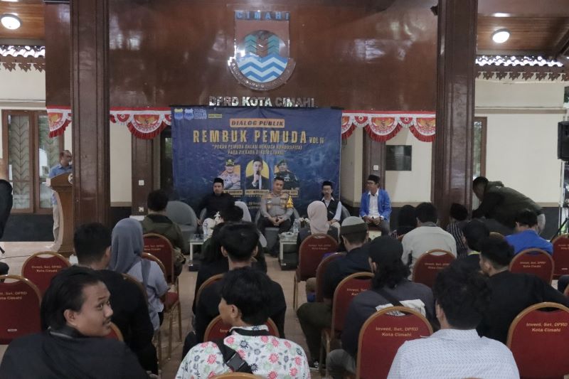 Kapolres Cimahi, AKBP Dr. TRI SUHARTANTO, S.H., M.H., M.Si., memimpin langsung kegiatan Pembinaan dan Penyuluhan (Binluh) yang diadakan khusus untuk kelompok masyarakat pelabuhan di wilayah Kabupaten Bandung Barat