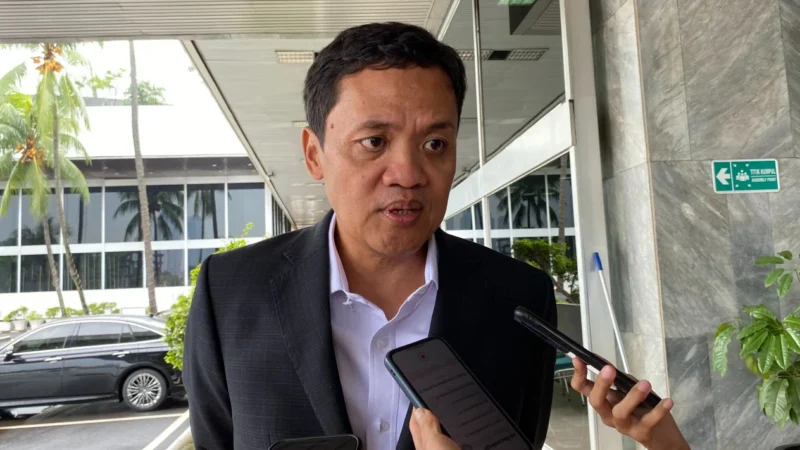 Anggota DPR RI, Habiburokhman, menyatakan keprihatinannya terhadap nasib para hakim di Indonesia yang banyak hidup dalam kondisi tidak layak, tinggal di rumah kos, jauh dari keluarga, dan mengalami kesulitan dalam menjaga kesehatan