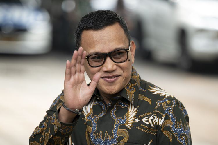 Presiden Prabowo Subianto secara resmi menunjuk politikus Partai Kebangkitan Bangsa (PKB), Abdul Kadir Karding, sebagai Menteri Perlindungan Pekerja Migran Indonesia sekaligus Kepala Badan Perlindungan Pekerja Migran Indonesia (BP2MI).