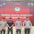 Polres Lebak Polda Banten melaksanakan pengamanan ketat di Gudang Logistik KPU Kabupaten Lebak sebagai bagian dari pelaksanaan Operasi Mantap Praja Maung 2024, yang bertujuan untuk memastikan keamanan selama tahapan Pilkada Serentak Tahun 2024