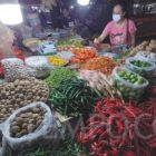 Para pedagang pasar di seluruh Indonesia mulai merasakan dampak dari perputaran ekonomi yang tidak stabil, terutama di sektor pangan