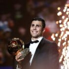 Rodri, gelandang andalan Manchester City dan Timnas Spanyol, resmi menyabet penghargaan pemain terbaik dunia