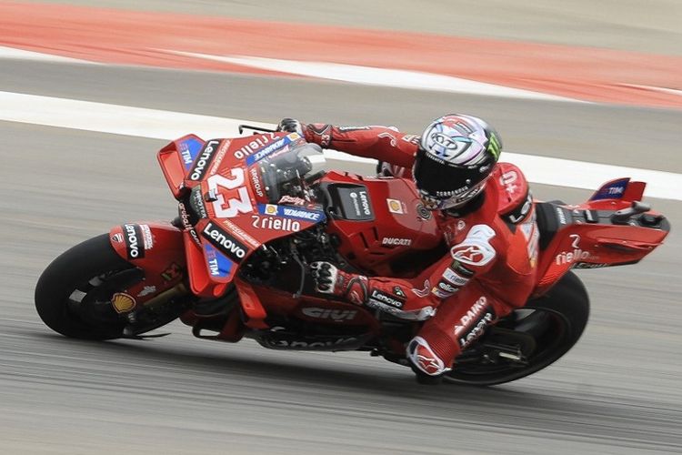 Dalam balapan sprint race MotoGP Thailand 2024 yang berlangsung di Sirkuit Buriram pada Sabtu sore (26/10/2024), Enea Bastianini dari tim Ducati tampil impresif dan sukses meraih kemenangan