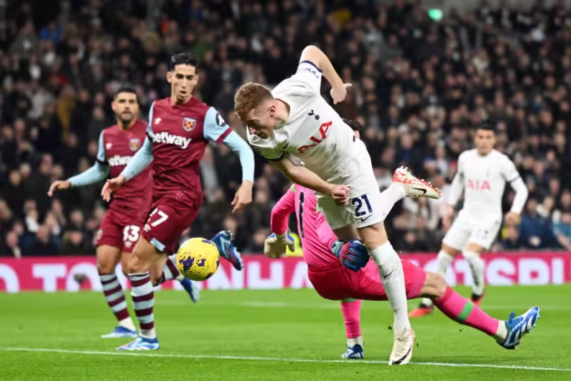 Liga Primer Inggris kembali menyuguhkan laga panas setelah jeda internasional dengan Derby London yang seru antara Tottenham Hotspur dan West Ham United, pada Sabtu, 19 Okober 2024, Kick Off Pukul 18.30 WIB