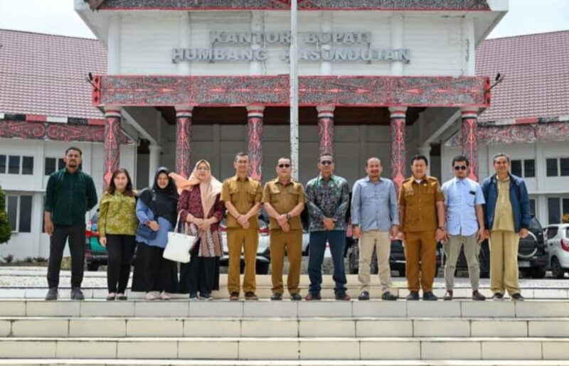 Komisi Informasi Provinsi Sumatera Utara mengadakan kunjungan ke Pemerintah Kabupaten Humbang Hasundutan pada Selasa, 5 November 2024, sebagai bagian dari rangkaian Monitoring dan Evaluasi (Monev) Keterbukaan Informasi Publik tahun ini