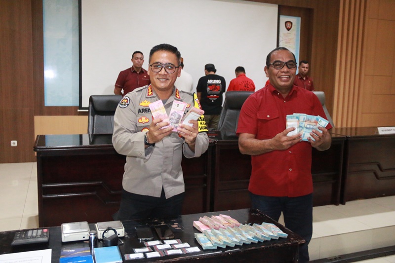 Empat penambang emas tanpa izin (PETI) ditangkap dalam operasi gabungan oleh tim Subdit IV Ditreskrimsus Polda Maluku di kawasan tambang emas ilegal Gunung Botak, Kabupaten Buru