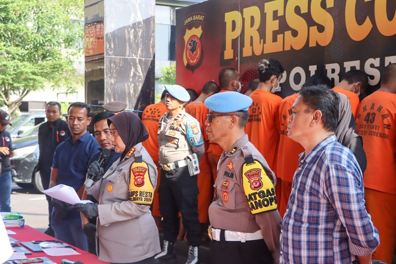 Satresnarkoba Polresta Cirebon berhasil mengungkap sebanyak 13 kasus peredaran gelap narkoba di wilayah Kabupaten Cirebon selama periode Oktober 2024