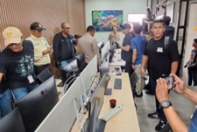 Polda Metro Jaya melakukan penggeledahan di sebuah ruko tiga lantai di kawasan Grand Galaxy City, Ruko Rose Garden 5, Kelurahan Jakasetia, Kecamatan Bantargebang, Kota Bekasi, Jumat (1/11/2024)