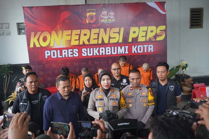 Satuan Reserse Kriminal (Sat Reskrim) Polres Sukabumi Kota, melalui Unit Jatanras, berhasil menangkap lima pelaku pencurian spesialis minimarket yang telah beroperasi di berbagai wilayah Jabodetabek dan Banten