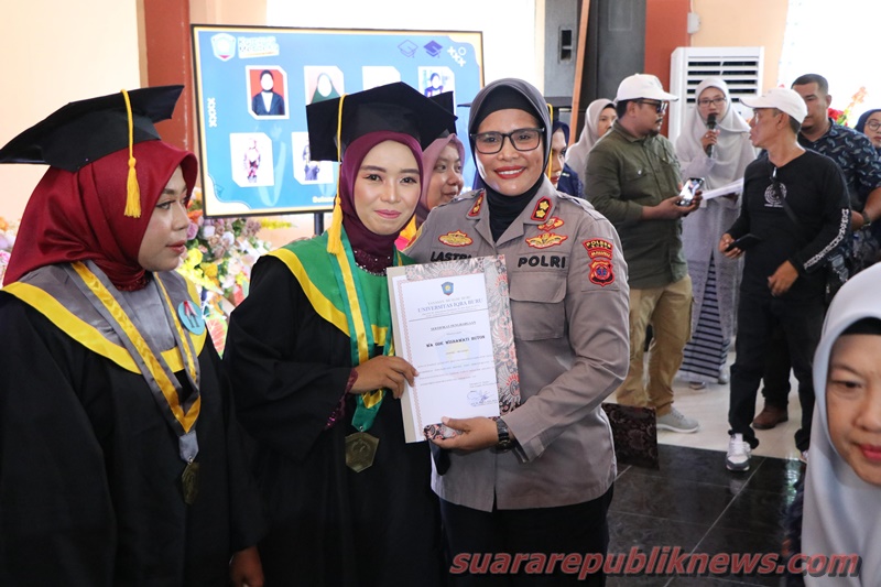 Kehadiran AKBP Sulastri Sukidjang dalam wisuda ini menjadi bukti komitmennya dalam mendukung pengembangan dunia pendidikan. Sosok Kapolres Buru ini tak hanya dikenal karena latar belakang kepemimpinannya di kepolisian