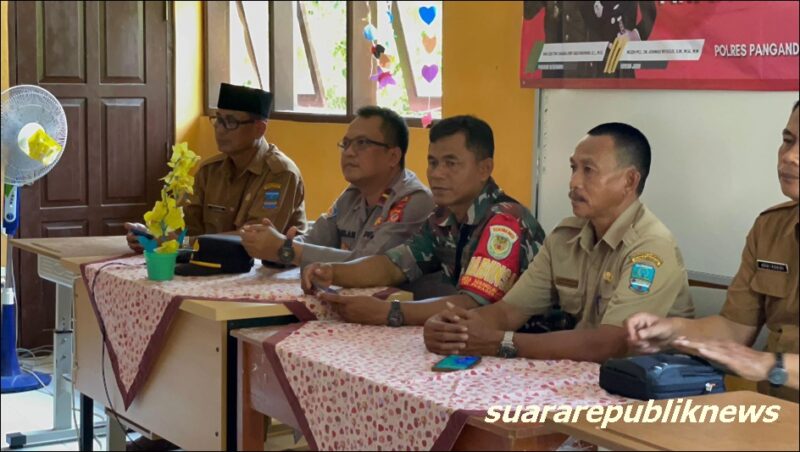 Kegiatan sosial ini dipimpin oleh Kasikeu Polres Pangandaran, IPDA Dahlan, bersama dengan personel Koramil 2506 Padaherang, Serka Hasanudin, yang melaksanakan amanat langsung dari Kapolres Pangandaran, AKBP Mujianto, S.I.K., M.H