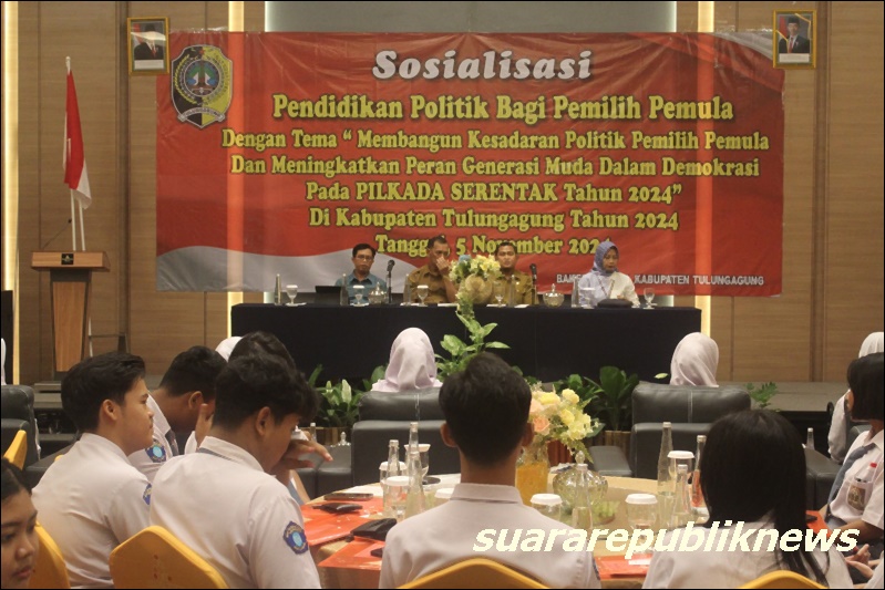 Bakesbangpol Tulungagung melaksanakan sosialisasi pendidikan politik yang difokuskan bagi pemilih pemula