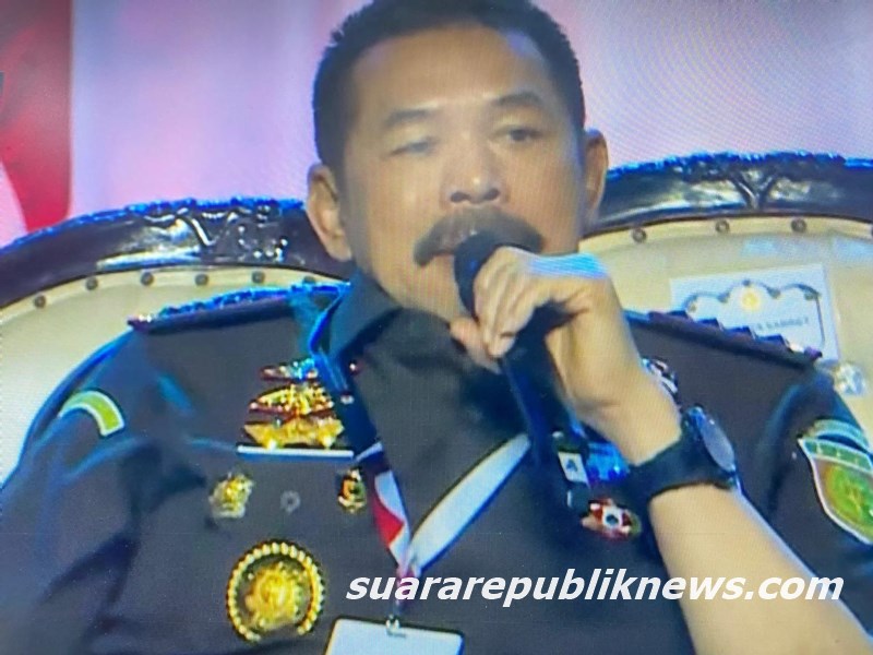 Jaksa Agung Republik Indonesia, ST Burhanuddin, menegaskan pentingnya peran strategis pemerintah daerah dalam memperkuat pencegahan dan pemberantasan korupsi. Hal ini disampaikan dalam Rapat Koordinasi Nasional Pemerintah Pusat dan Daerah Tahun 2024 di Sentul, Bogor, pada Kamis, 7 November 2024