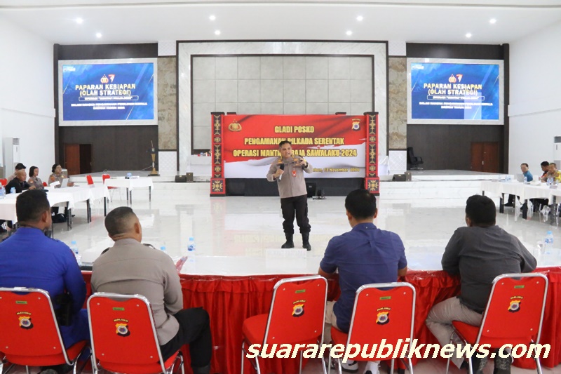 Karo Ops Polda Maluku, Kombes Pol. Ronald Reflie Rumondor, S.I.K., M.Si, memberikan arahan tegas kepada seluruh personel Satgas Operasi Mantap Praja (OMP) Salawaku