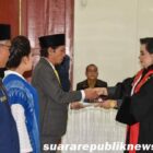 Ketua Pengadilan Negeri (PN) Tarutung, Marta Napitupulu, MH, melantik dan mengambil sumpah/janji Pimpinan DPRD Kabupaten Humbang Hasundutan (Humbahas) masa jabatan 2024-2029