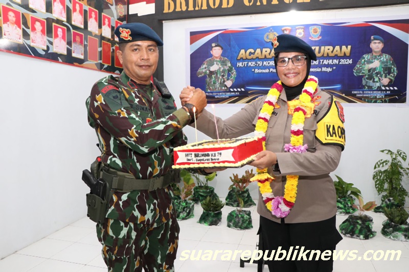 Kehadiran AKBP Sulastri Sujidjang bersama para pejabat utama dan anggota Polres Buru menandai pentingnya momen ini dalam memperkuat hubungan antar anggota kepolisian, terutama dalam satuan-satuan yang bertugas di garis depan