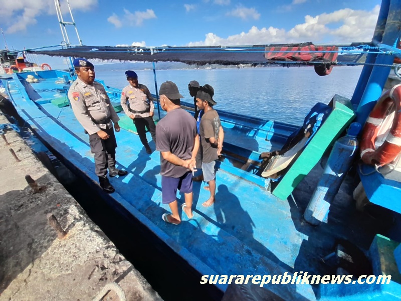 Untuk memastikan terciptanya situasi Kamtibmas yang kondusif di sepanjang pesisir perairan Teluk Ambon, Subsatgas Polair, Satgas Banops Operasi Mantap Praja (OMP) Salawaku 2024 Polda Maluku menggelar patroli di wilayah tersebut pada Jumat (15/11/2024)