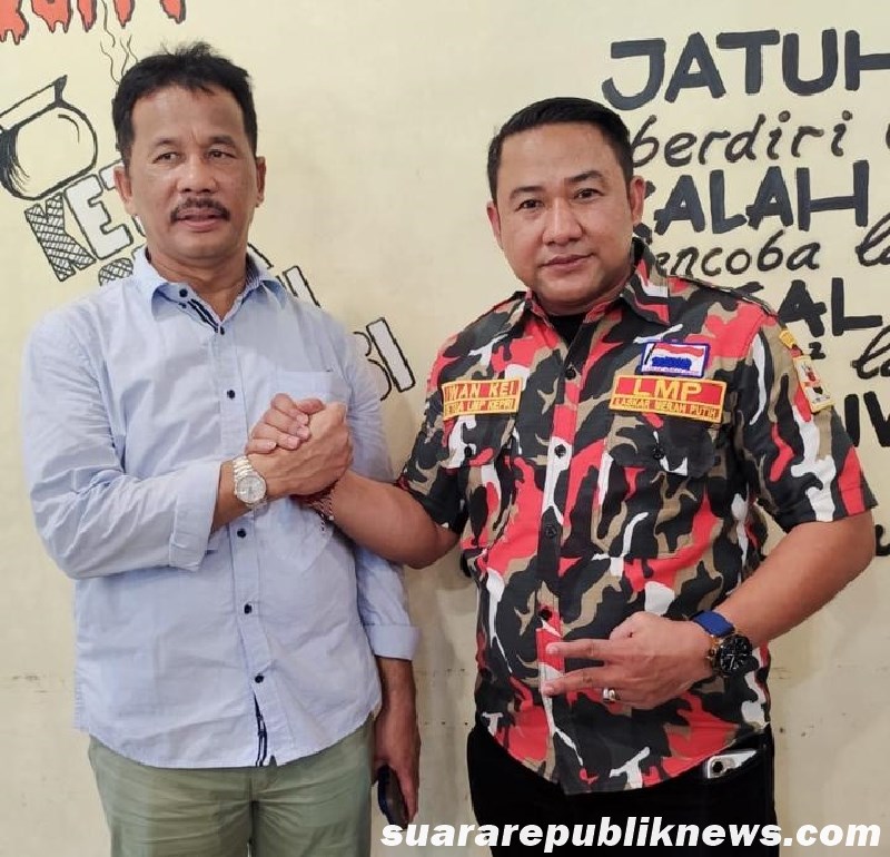 Ketua Laskar Merah Putih (LMP) Kepulauan Riau (Kepri), Abgda Iwan Kei bersama Calon Gubernur,  Muhammad Rudi