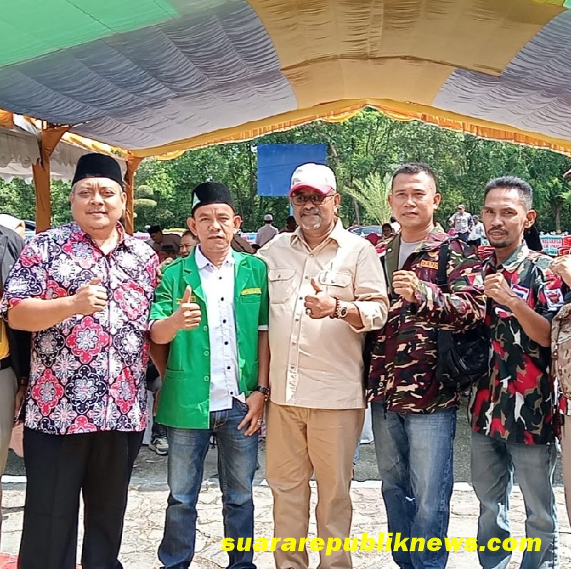 Ketua Laskar Merah Putih (LMP) Kabupaten Karimun, Muhammad Iqbal, S.H, menyatakan komitmennya untuk mendukung penuh pasangan calon Gubernur dan Wakil Gubernur Kepulauan Riau (Kepri), Muhammad Rudi dan Aunur Rafiq. Dalam pernyataan yang diungkapkan pada Sabtu, 16 November 2024
