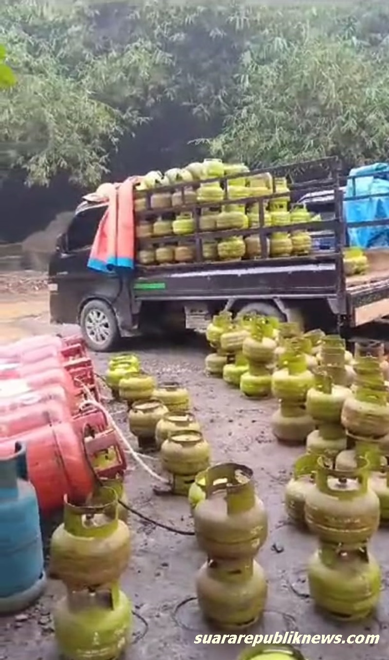 Kawasan Rumpin, Kabupaten Bogor, diduga menjadi pusat aktivitas mafia gas bersubsidi. Modus yang dilakukan adalah mengoplos gas bersubsidi 3 kg ke dalam tabung non-subsidi 12 kg atau 50 kg