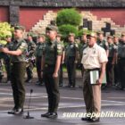Warga Pusat Perhubungan Angkatan Darat (Pushubad) melaksanakan upacara bendera bulanan rutin pada Senin (18/11/2024), dengan Brigadir Jenderal TNI Hartum Sadmaja bertindak sebagai Inspektur Upacara