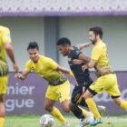 Liga 1 Indonesia 2024-2025 kembali menyuguhkan pertandingan menarik, kali ini antara Barito Putera melawan Persita Tangerang di Stadion Sultan Agung, Yogyakarta, Sabtu (23/11/2024) pukul 15.30 WIB