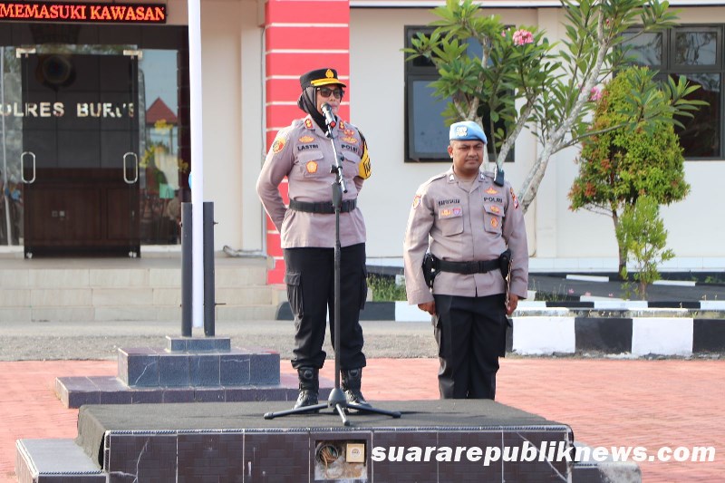Kapolres Buru, AKBP Sulastris Sukidjang, S.H., S.I.K., M.M., memimpin apel personel pengamanan Tempat Pemungutan Suara (TPS) di tiga kecamatan, Minggu (24/11/2024)