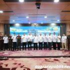 Jaksa Agung ST Burhanuddin menerima kunjungan silaturahmi dari Menteri Imigrasi dan Pemasyarakatan RI, Agus Andrianto, pada Senin (25/11/2024) di Gedung Utama Kejaksaan Agung, Jakarta