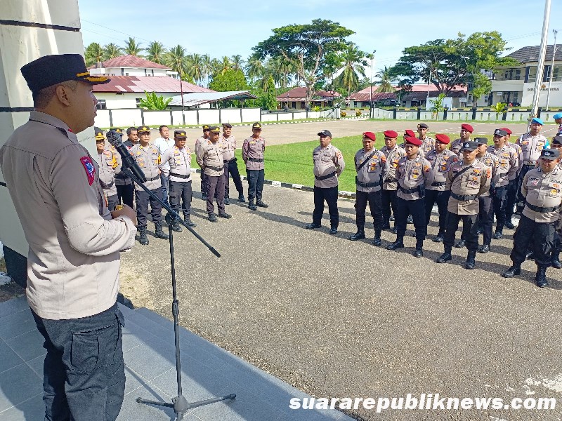 Kepolisian Resort Seram Bagian Timur (SBT) melaksanakan apel pengecekan dan kesiapan personel pengamanan Tempat Pemungutan Suara (TPS) menjelang Pilkada Serentak 2024