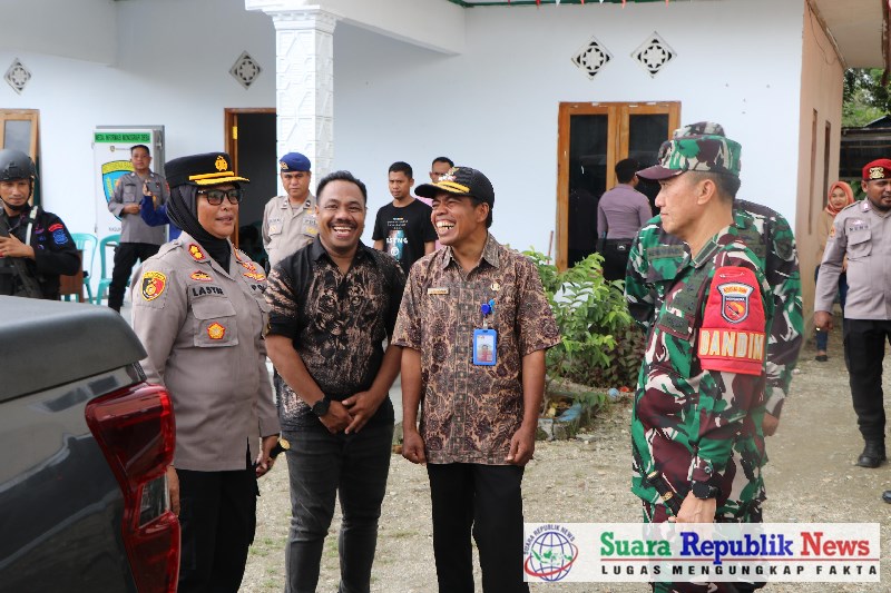 Kapolres Buru, AKBP Sulastri Sukidjang, S.H., S.I.K., M.M., bersama Dandim 1506/Namlea, Letkol Inf Mohamad Tamami, S.Sos., turun langsung memantau proses rapat pleno penghitungan suara tingkat Panitia Pemilihan Kecamatan (PPK) di tiga kecamatan