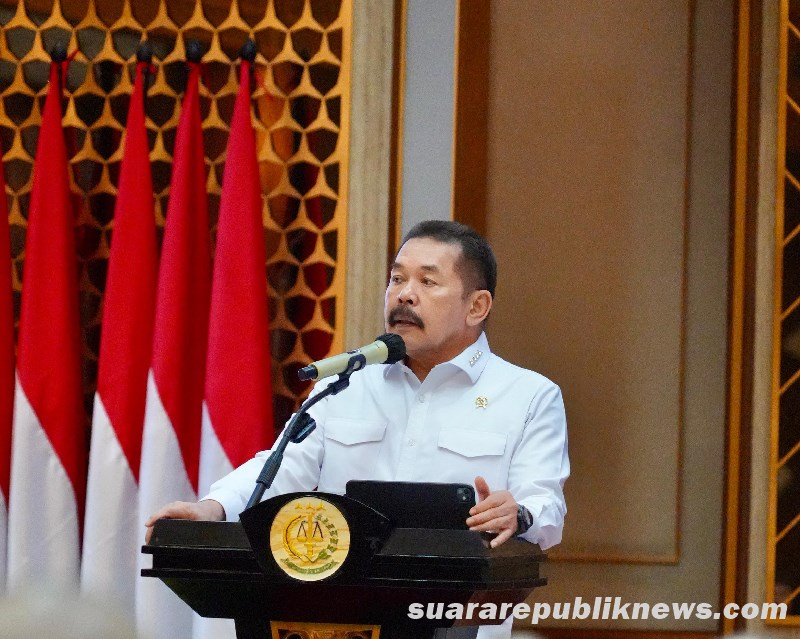 Jaksa Agung Republik Indonesia, ST Burhanuddin, memberikan ceramah dan pembekalan kepada Siswa Pendidikan dan Pelatihan Pembentukan Jaksa (PPPJ) Angkatan 81 Gelombang II Tahun 2024