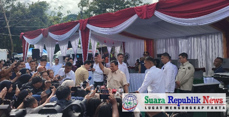 Presiden Prabowo Subianto menyalurkan hak pilihnya dalam Pilkada serentak 2024 di Tempat Pemungutan Suara (TPS) 08, Bojong Koneng, Kabupaten Bogor, pada Rabu (27/11/2024)