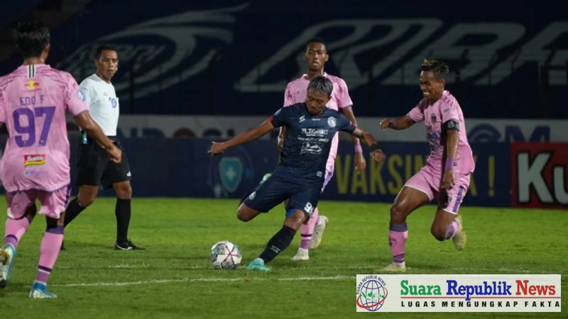 Atmosfer panas akan menyelimuti Stadion Gelora Soepriadi, Blitar, Selasa (3/12/2024) pukul 15.30 WIB, saat Arema FC menjamu Persita Tangerang dalam lanjutan pekan ke-12 Liga 1 2024/2025