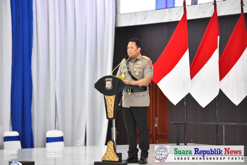 Kapolda Maluku membacakan pesan Kapolri Jenderal Polisi Drs. Listyo Sigit Prabowo, M.Si., yang memberikan apresiasi tinggi atas peran vital Polairud dalam menjaga keamanan wilayah perairan Nusantara