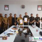penandatanganan Naskah Perjanjian Hibah yang dilakukan oleh Sekretaris Daerah (Sekda) Humbahas, Chiristison Rudianto Marbun, M.Pd, mewakili Bupati Humbahas, dan Kajari Humbahas, Dr. Noordien Kusumanegara, S.H., M.H.