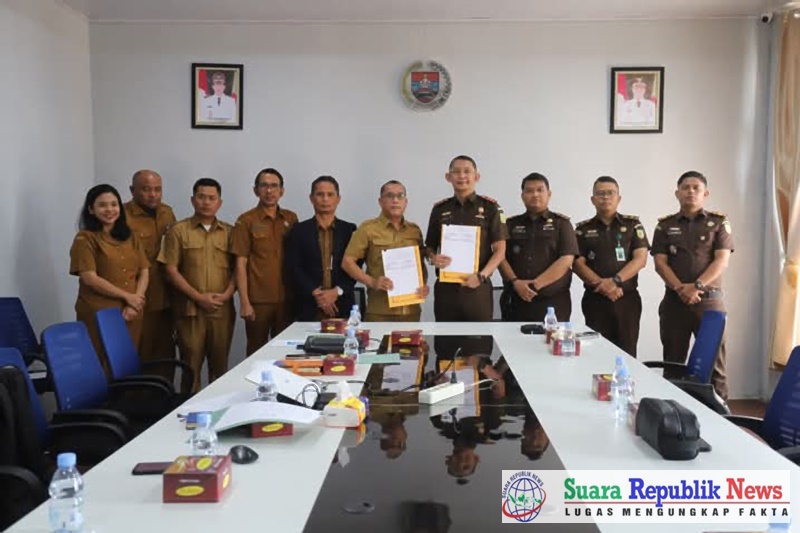 penandatanganan Naskah Perjanjian Hibah yang dilakukan oleh Sekretaris Daerah (Sekda) Humbahas, Chiristison Rudianto Marbun, M.Pd, mewakili Bupati Humbahas, dan Kajari Humbahas, Dr. Noordien Kusumanegara, S.H., M.H.