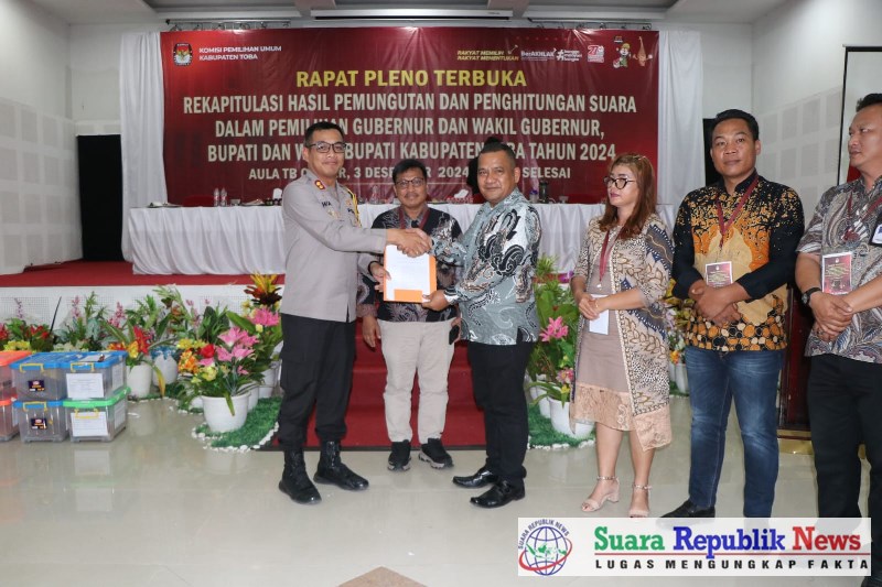 Komisi Pemilihan Umum (KPU) Kabupaten Toba menggelar Rapat Pleno Terbuka Rekapitulasi Hasil Pemungutan dan Penghitungan Suara Pemilihan Gubernur-Wakil Gubernur serta Bupati-Wakil Bupati Toba 2024 pada Rabu (4/12/2024)